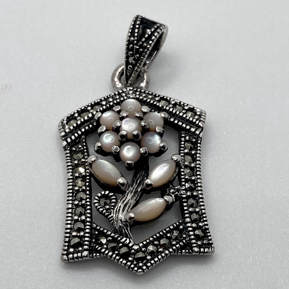 Vtg Sterling Marcasite & MOP Mother Of Pearl Floral Flower Pendant / 1.5” x .8”